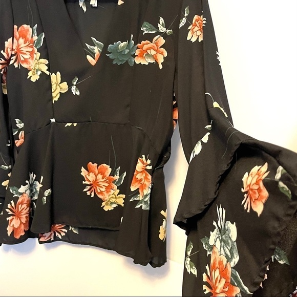 Floral bell sleeve top - Picture 3 of 6